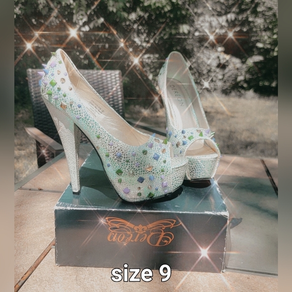 Platform Heels - Picture 1 of 2